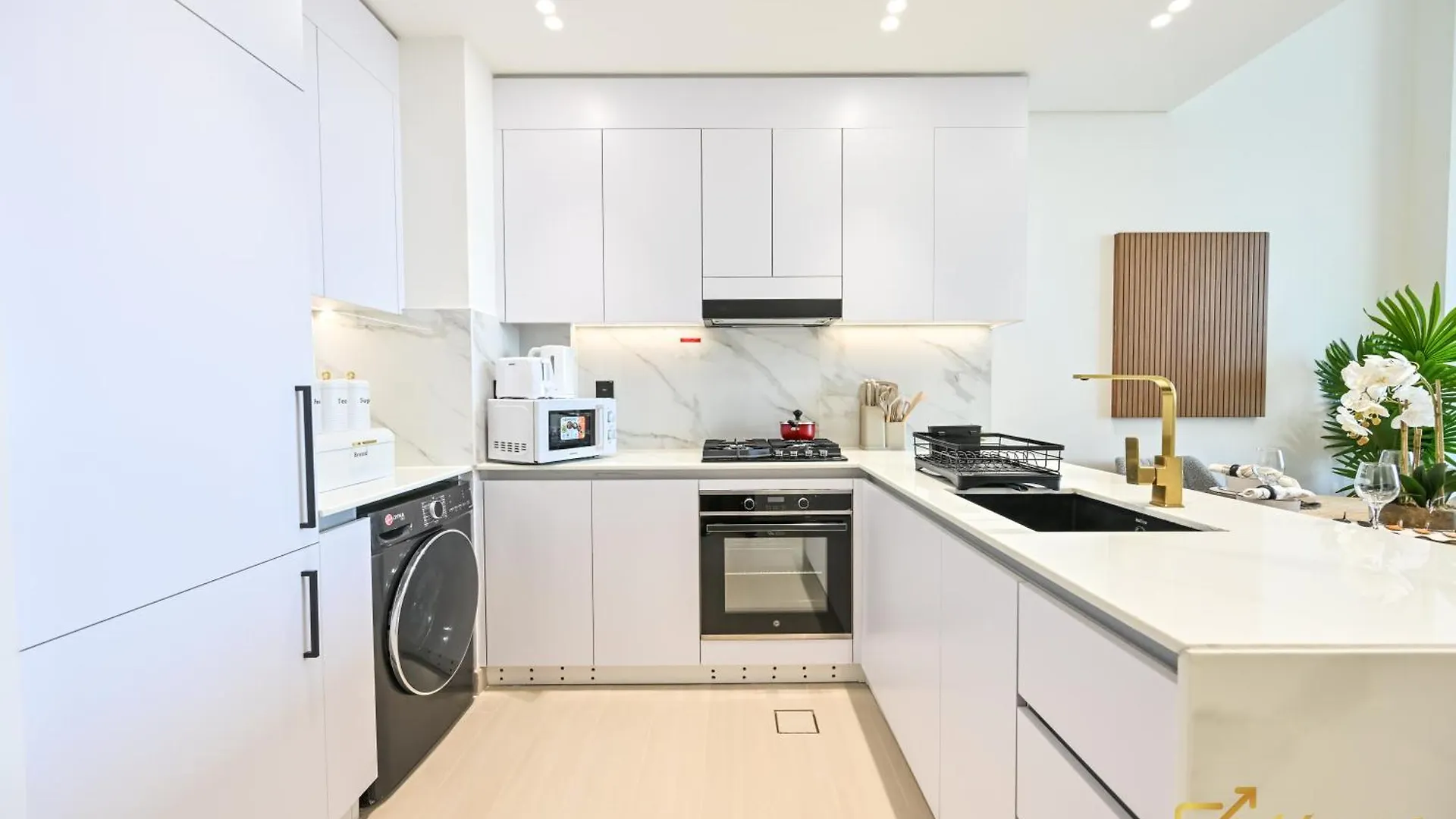 Stunning 1Br In Jvc Binghatti Amber By Deleguest Dubai